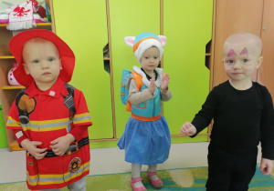 Dzieci z Klubu Niedźwiadek podczas balu karnawałowego.