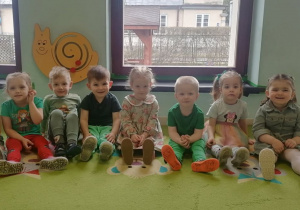 Dzieci z Niedźwiadka w Pierwszy Dzień Wiosny.