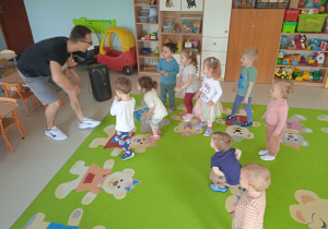 Warsztaty taneczne prowadzone przez Pana Bartłomieja.