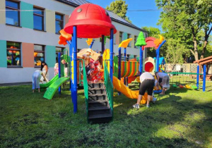 Spotkanie adaptacyjne na placu Klubu Dziecięcego "Niedźwiadek".
